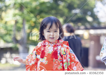 慶祝七五山的女孩 83362350