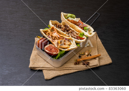 中東食物烤肉串三明治 中東食物烤肉串三明治 83363060