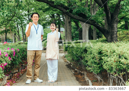 Male and female staff for medical / nursing / welfare (guts pose / whole body) 83363667