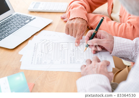 老年夫婦的遺囑 83364530