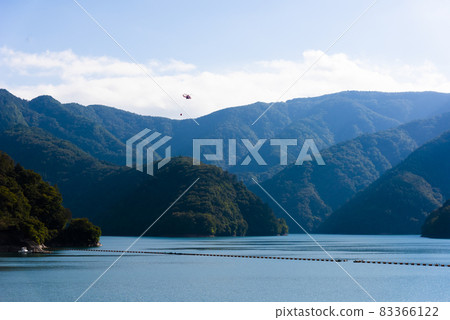 小河內水壩和直升機 小河內水壩和直升機 83366122