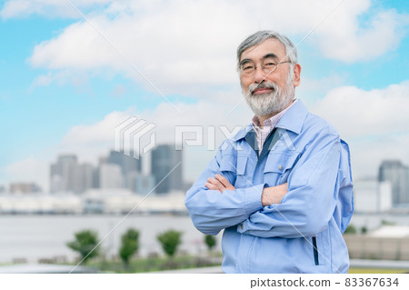 Business image Men's helmet in work clothes 83367634