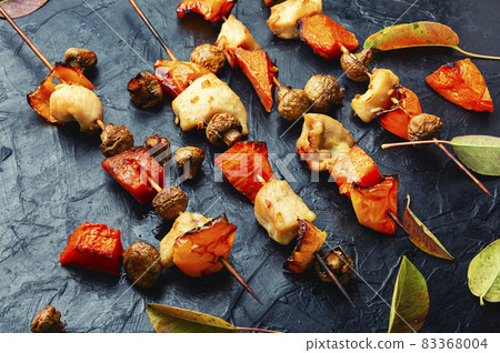 Kebab,chicken and grilled vegetables 83368004