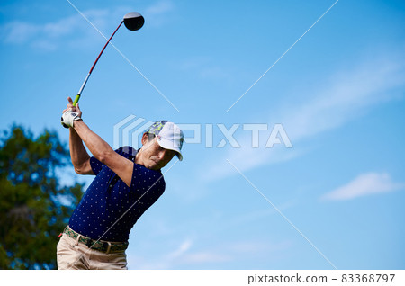 Golfer blue sky Golfer blue sky 83368797