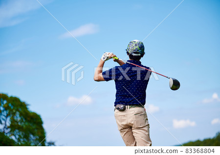 高爾夫球手藍天 83368804