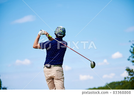 高爾夫球手藍天 83368808