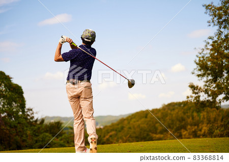 Golfer autumn sky 83368814