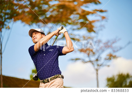 Golfer autumn sky 83368833