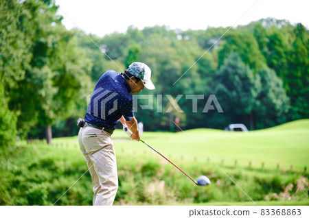 Golfer blue sky Golfer blue sky 83368863