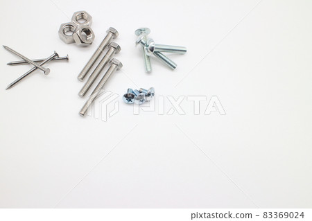 Machine parts [screws, bolts, nails, nuts] 83369024