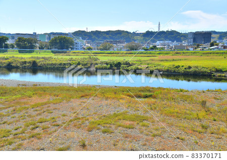 從玉川原橋/多摩川看讀賣樂園（東京都調布市）[2021.10] 83370171