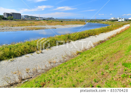 Overlooking the Inagi Ohashi / Tama River area (Fuchu City, Tokyo) [2021.10] 83370428