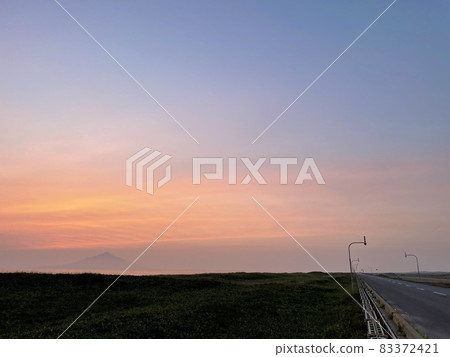 Oloron line at sunset and Rishiri Island 83372421