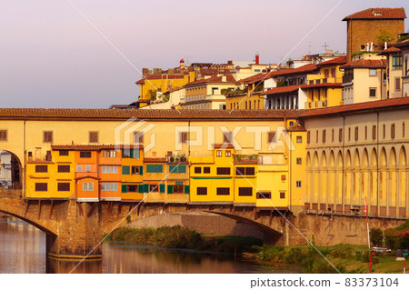 Ponte Vecchio in Florence, Tuscany, Italy Ponte Vecchio in Florence, Tuscany, Italy 83373104