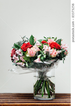 flowers bouquet on wooden planks, light background 83373256
