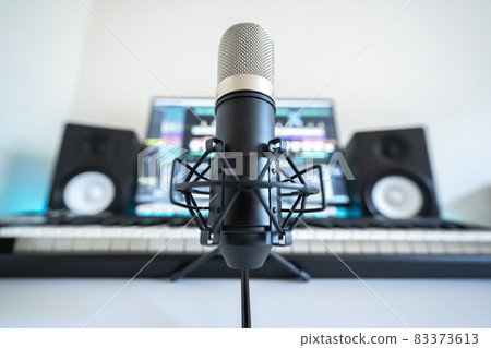 使用立式麥克風錄音 83373613