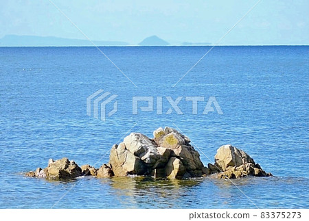 由於浮島現象,似乎漂浮在空中的C島 由於浮島現象,似乎漂浮在空中的C島 83375273