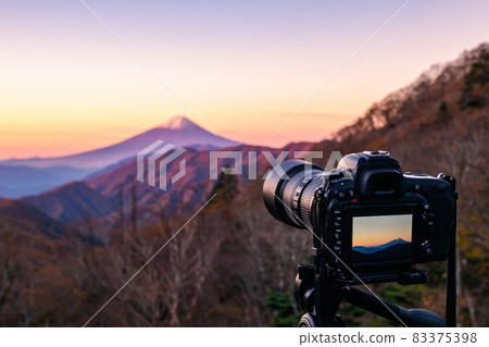 Take a picture of Beni Fuji in late autumn with a single-lens reflex camera 83375398