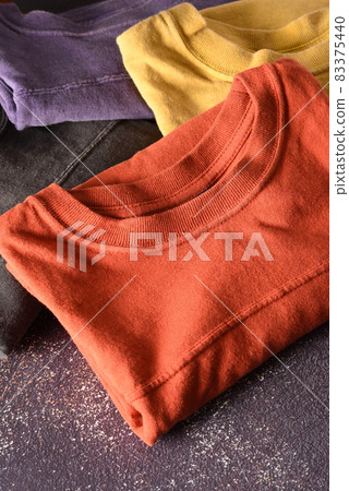 Colorful T-shirt 83375440