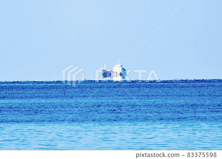 Ships that appear to be floating in the air due to the floating island phenomenon Ships that appear to be floating in the air due to the floating island phenomenon 83375598
