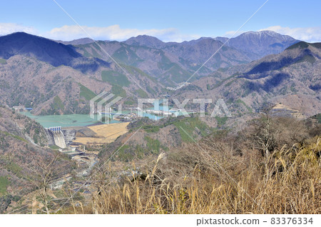從丹澤山小野山頂眺望西丹澤山、丹澤湖和美保水壩 從丹澤山小野山頂眺望西丹澤山、丹澤湖和美保水壩 83376334