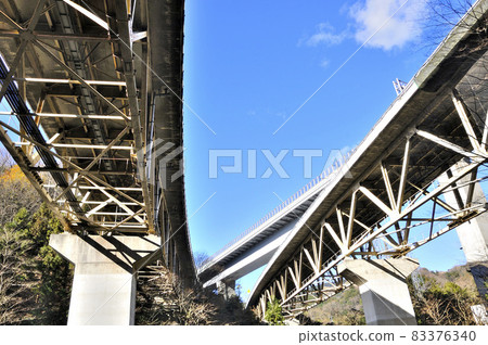 穿過東名高速公路的丹澤山脈的小野山小野山遠足路線 83376340