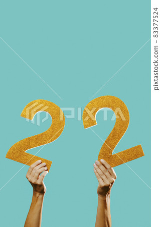 man with the number 22 in his hands man with the number 22 in his hands 83377524