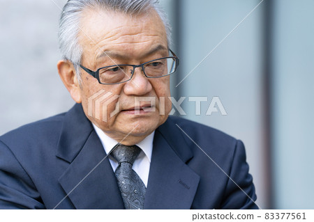 Businessman senior thinking Businessman senior thinking 83377561