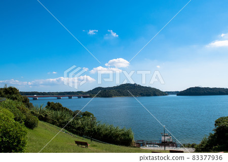 從東名高速公路濱名湖服務區和濱名湖大橋看濱名湖 從東名高速公路濱名湖服務區和濱名湖大橋看濱名湖 83377936