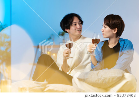Middle couple lifestyle wine Middle couple lifestyle wine 83378408