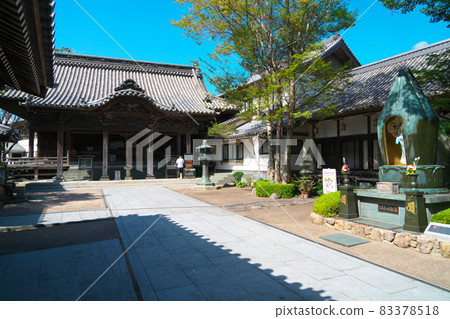 [Shikoku 88 Temples] No. 13, Awa Dainichiji Temple grounds and clear autumn sky, Tokushima City, Tokushima Prefecture 83378518