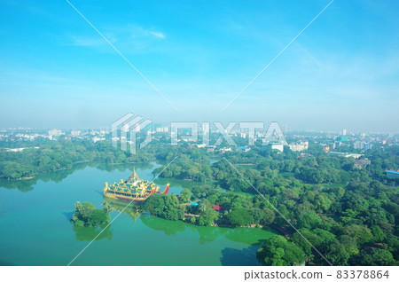 Lake Kandawgyi (Myanmar / Yangon) Lake Kandawgyi (Myanmar / Yangon) 83378864