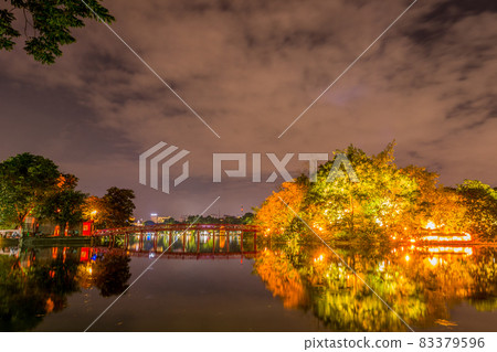 越南公園夜景 83379596