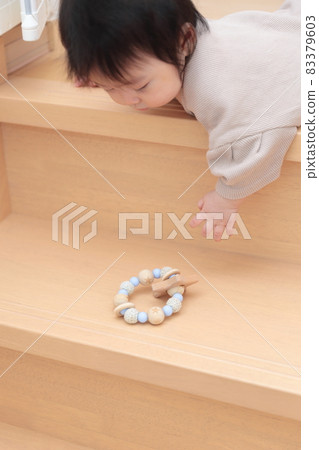 下半生寶寶容易從樓梯上摔下來受傷的圖片 下半生寶寶容易從樓梯上摔下來受傷的圖片 83379603