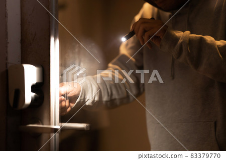 Crime man thief invasion 83379770