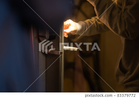 Crime man thief invasion 83379772