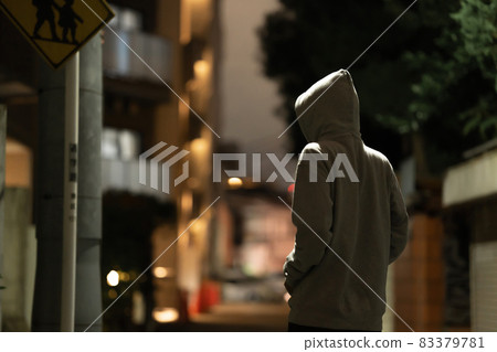 犯罪人可疑的人 83379781