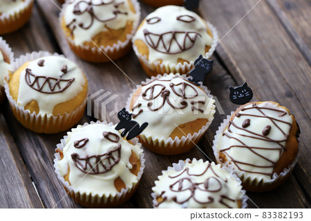Pumpkin muffins for Halloween - homemade treats Pumpkin muffins for Halloween - homemade treats 83382193