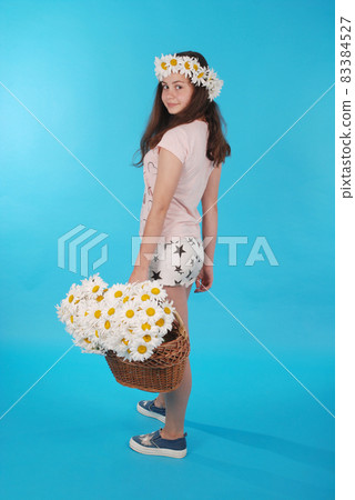 Beautiful girl with chamomile wreath 83384527