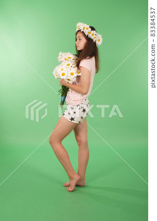 Beautiful girl with chamomile wreath Beautiful girl with chamomile wreath 83384537