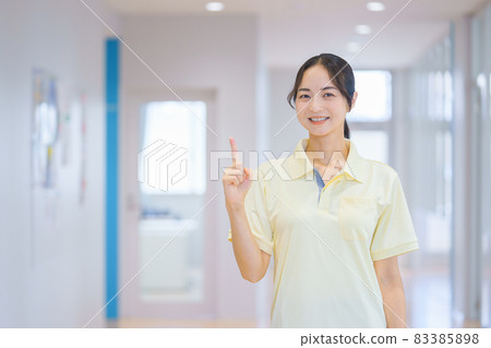 Nursing staff pointing at the shooting cooperation: Japanese language school attached to the Central Technical School 83385898