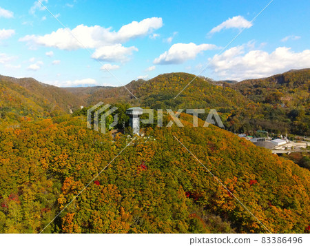 Photographed the scenery of the Eruption Bay Observatory Park Observatory and the mountains of autumn leaves in Toyoura Town, Hokkaido 83386496
