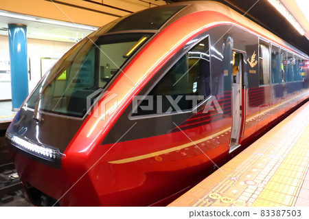 在大阪難波站停靠的特快火之鳥 83387503
