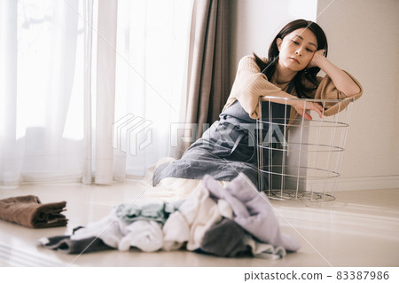 Image of women tired of housework ・ Women who feel stress and fatigue 83387986