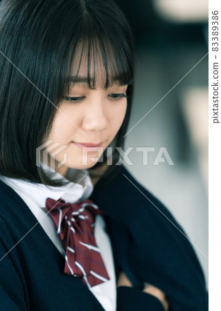 女高中生肖像 83389386