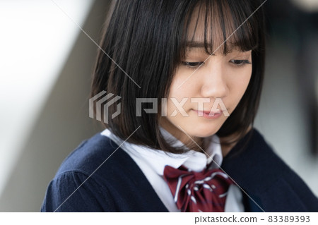 女高中生肖像 83389393