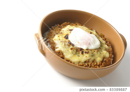 Photographed a grilled dry curry with hot spring eggs and cheese on a white background 83389887
