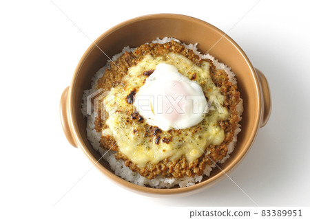 A bird's-eye view of grilled dry curry with hot spring eggs and cheese on a white background A bird's-eye view of grilled dry curry with hot spring eggs and cheese on a white background 83389951