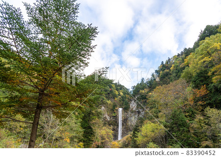 平湯溫泉、平湯大瀧及周邊景色 83390452