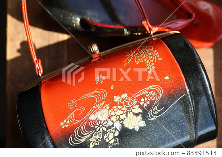 紅黑日式手袋及涼鞋配件； 83391513